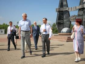 Глава Якутии сегодня работает в Хабаровске