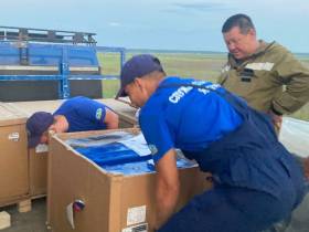 Якутские спасатели доставили дизель-генераторы в Усть-Алданский район