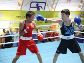 Первые боксерские бои за выход в четвертьфинал провели на Играх народов Якутии