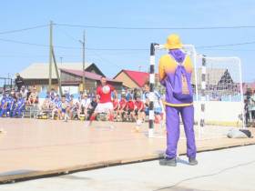 Мегино-Кангаласский и Ленский районы выиграли утренние матчи по мини-футболу