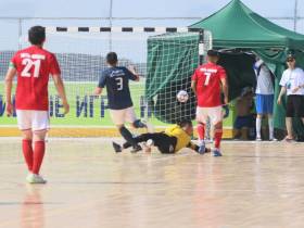 Мегино-Кангаласский и Ленский районы выиграли утренние матчи по мини-футболу