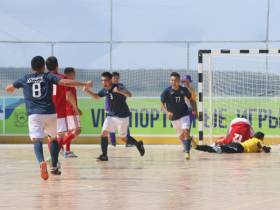 Мегино-Кангаласский и Ленский районы выиграли утренние матчи по мини-футболу