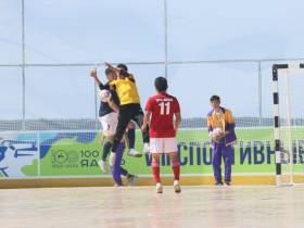 Мегино-Кангаласский и Ленский районы выиграли утренние матчи по мини-футболу