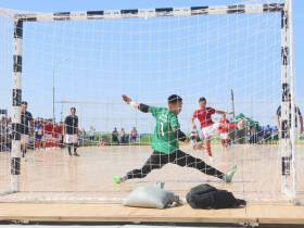 Мегино-Кангаласский и Ленский районы выиграли утренние матчи по мини-футболу