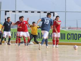 Мегино-Кангаласский и Ленский районы выиграли утренние матчи по мини-футболу