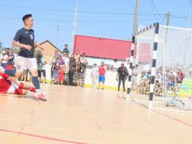 Мегино-Кангаласский и Ленский районы выиграли утренние матчи по мини-футболу