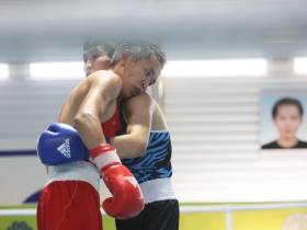 Первые боксёрские бои за выход в четвертьфинал провели на Играх народов Якутии