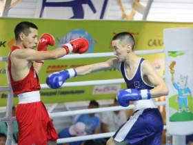 Первые боксёрские бои за выход в четвертьфинал провели на Играх народов Якутии