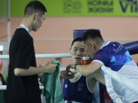 Первые боксёрские бои за выход в четвертьфинал провели на Играх народов Якутии