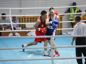 Первые боксёрские бои за выход в четвертьфинал провели на Играх народов Якутии