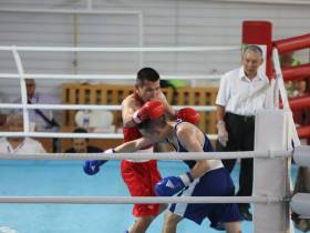 Первые боксёрские бои за выход в четвертьфинал провели на Играх народов Якутии