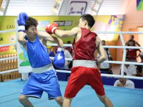 Первые боксёрские бои за выход в четвертьфинал провели на Играх народов Якутии