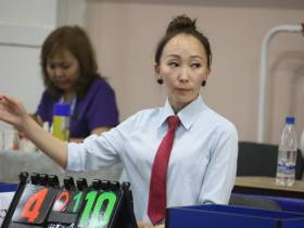 Сильнейшие команды борются за первое место в теннисе на VIII Играх народов Якутии