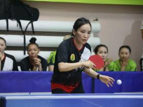 Сильнейшие команды борются за первое место в теннисе на VIII Играх народов Якутии