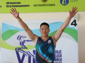 Усть-Алданская сборная лидирует в первый день соревнований по гиревому спорту