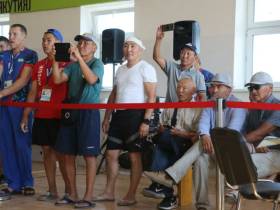 Усть-Алданская сборная лидирует в первый день соревнований по гиревому спорту