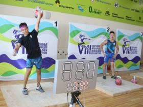 Усть-Алданская сборная лидирует в первый день соревнований по гиревому спорту