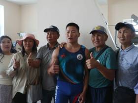 Усть-Алданская сборная лидирует в первый день соревнований по гиревому спорту