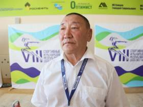 Усть-Алданская сборная лидирует в первый день соревнований по гиревому спорту