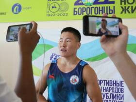 Усть-Алданская сборная лидирует в первый день соревнований по гиревому спорту