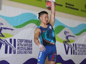 Усть-Алданская сборная лидирует в первый день соревнований по гиревому спорту
