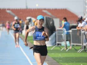 Первую золотую медаль по спортивной ходьбе Спортивных игр народов Якутии завоевала Сардана Калитина