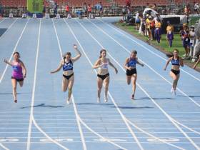 Диана Адасько и Валентин Иванов стали самыми быстрыми спринтерами Спортивных игр народов Якутии