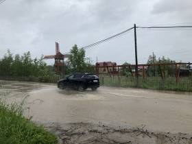 В Олёкминске второй день идут сильные дожди. Подтоплены дома, улицы, есть перебои с электроэнергией