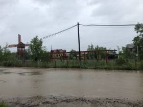 В Олёкминске второй день идут сильные дожди. Подтоплены дома, улицы, есть перебои с электроэнергией