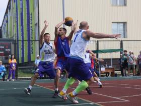 Команды из Якутска и Намцев стали чемпионами VIII Спортивных игр народов Якутии по стритболу