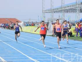 Валентин Иванов и Диана Адасько вновь выиграли забеги на Спортивных играх народов Якутии