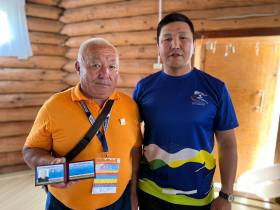 Леонид Спиридонов вручил нагрудные знаки ветеранов спорта на Играх народов Якутии