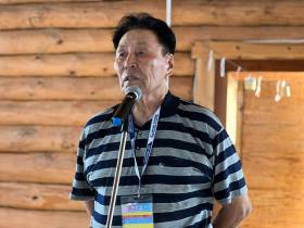 Леонид Спиридонов вручил нагрудные знаки ветеранов спорта на Играх народов Якутии