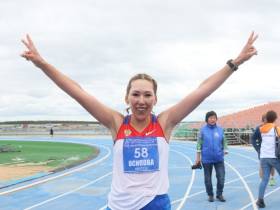 Макаров и Татаринова стали триумфаторами марафона на Спортивных играх народов Якутии