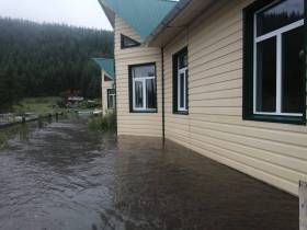 15 дворов подтопило из-за сильных дождей в селе Себян-Кюель в Якутии