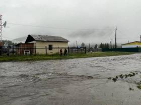 15 дворов подтопило из-за сильных дождей в селе Себян-Кюель в Якутии