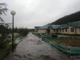 15 дворов подтопило из-за сильных дождей в селе Себян-Кюель в Якутии