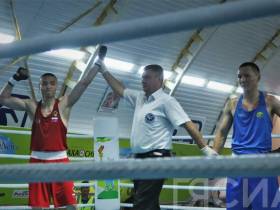 Боксеры выяснили на ринге имена финалистов и бронзовых призеров на Спортивных играх народов Якутии