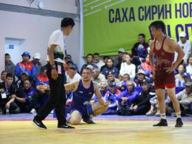 Тютрин, Скрябин и другие звёздные борцы взяли золотые медали Спортивных игр народов Якутии