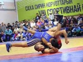 Тютрин, Скрябин и другие звёздные борцы взяли золотые медали Спортивных игр народов Якутии