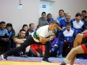 Тютрин, Скрябин и другие звёздные борцы взяли золотые медали Спортивных игр народов Якутии