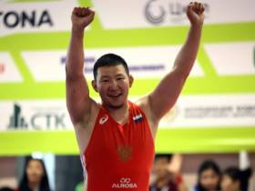 Тютрин, Скрябин и другие звёздные борцы взяли золотые медали Спортивных игр народов Якутии