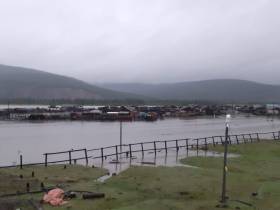 Уровень воды в реке Дулгалах в Верхоянском районе Якутии поднялся до критических отметок