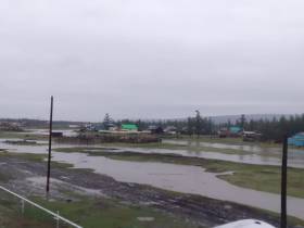 Уровень воды в реке Дулгалах в Верхоянском районе Якутии поднялся до критических отметок