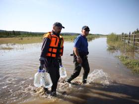 Глава Якутии заверил, что все пострадавшие от паводка в Верхоянском районе получат выплаты