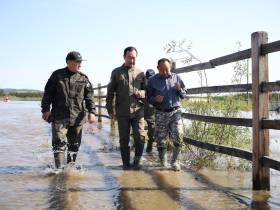 Глава Якутии заверил, что все пострадавшие от паводка в Верхоянском районе получат выплаты