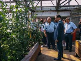 Глава Якутии посетил сельхозпредприятия Алданского района