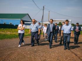 Глава Якутии посетил сельхозпредприятия Алданского района