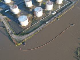 Насыпь остановила проникновение воды в поселок Батагай