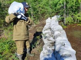 Насыпь остановила проникновение воды в поселок Батагай
